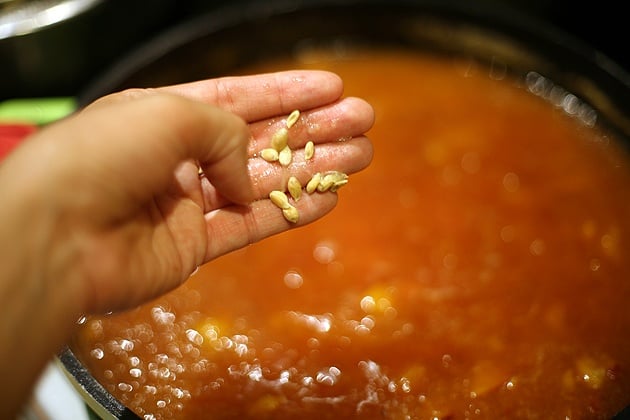 adding lemon seeds to thicken the jam