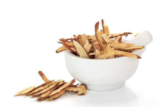 How to prepare licorice root and how to make licorice root tea to support your health naturally. Let's talk about the benefits of licorice root and how you can use it. #howtomakelicoriceroottea #licoriceroottea #licoricedrink #licoricetearecipe #benefitsoflicoriceroot