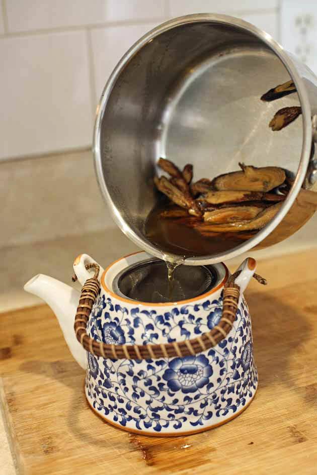 How to prepare licorice root and how to make licorice root tea to support your health naturally. Let's talk about the benefits of licorice root and how you can use it. #howtomakelicoriceroottea #licoriceroottea #licoricedrink #licoricetearecipe #benefitsoflicoriceroot