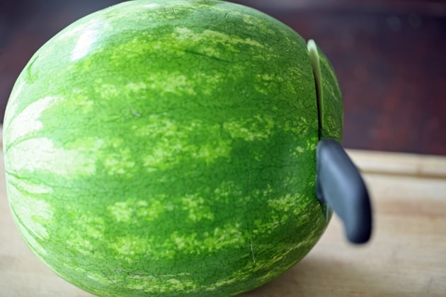 Here is an easy way to cut a watermelon! 