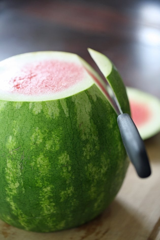 Here is an easy way to cut a watermelon! 