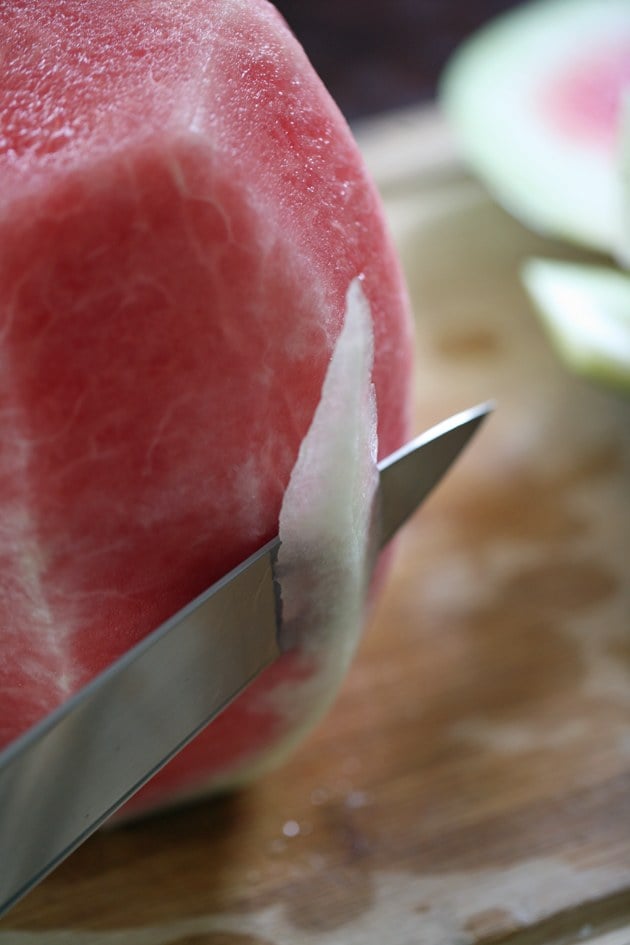 Here is an easy way to cut a watermelon! 