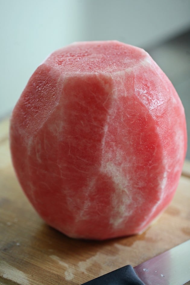 Here is an easy way to cut a watermelon! 