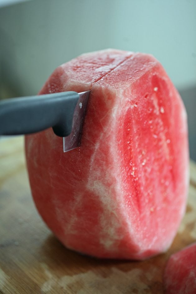 Here is an easy way to cut a watermelon! 