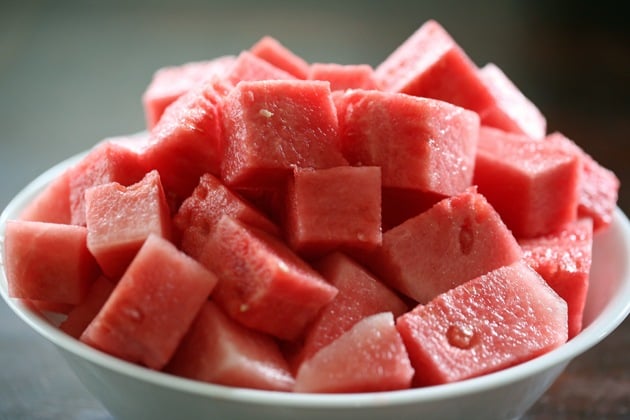 Here is an easy way to cut a watermelon! 