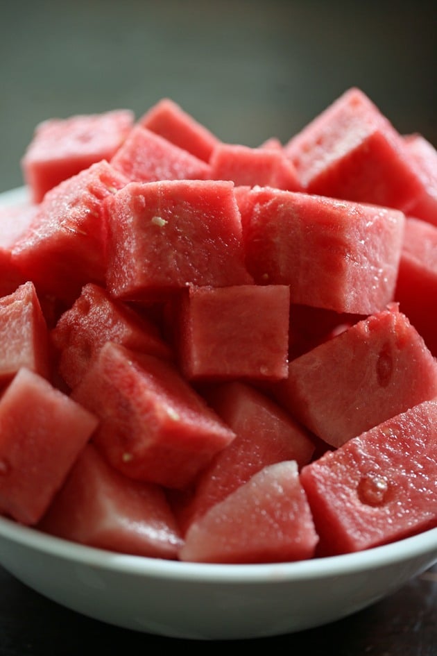 Here is an easy way to cut a watermelon! 