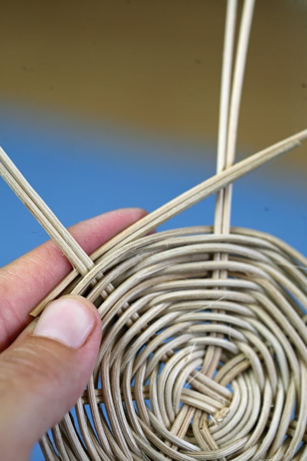 How to weave a simple basket.