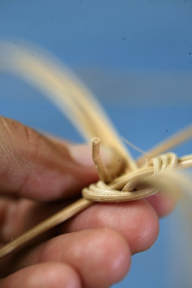 Tacking the end at the beginning of a basket weaving project