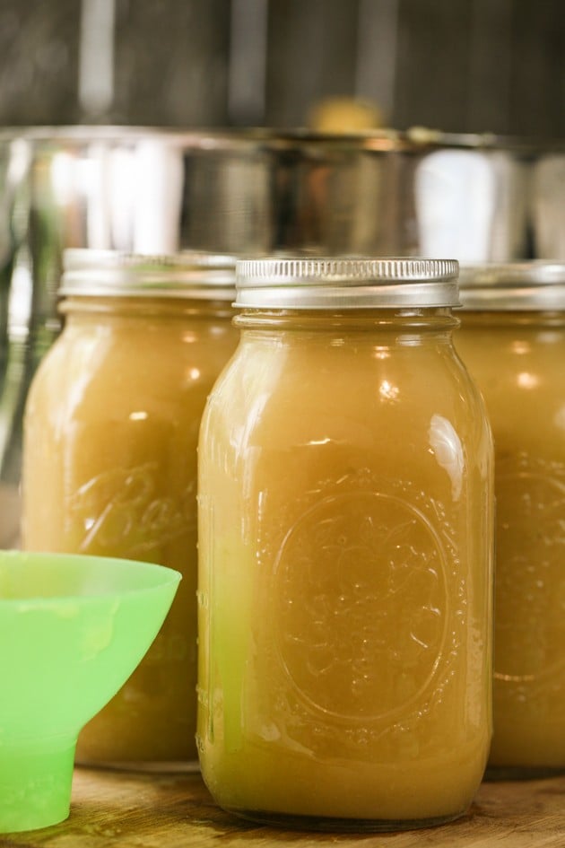 How to make applesauce and can it.