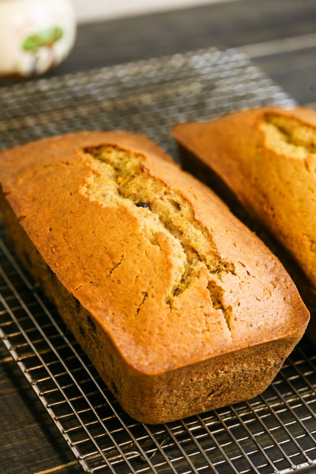 Ready for serving pumpkin bread.