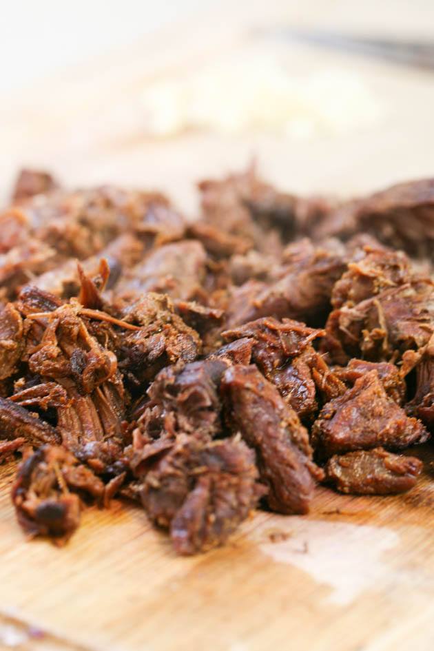 Pulled venison recipe. I used it in a wrap with a delicious red cabbage salad but it can also be a main dish along with a side of rice, mash potatoes, quinoa or anything else you like. The meat is soft and the sauce is delicious! #venison #venisonrecipes #howtocookvenison #deermeat #hunting #hunterfood #deermeatrecipes #huntingseason