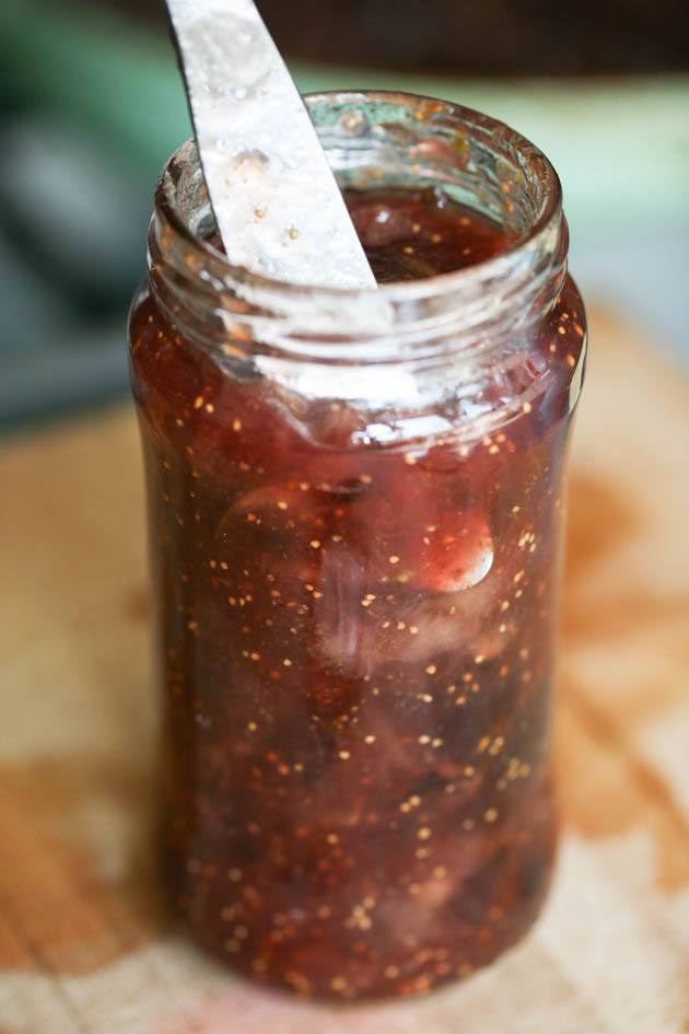 Removing bubbles from the fig jam jar. 