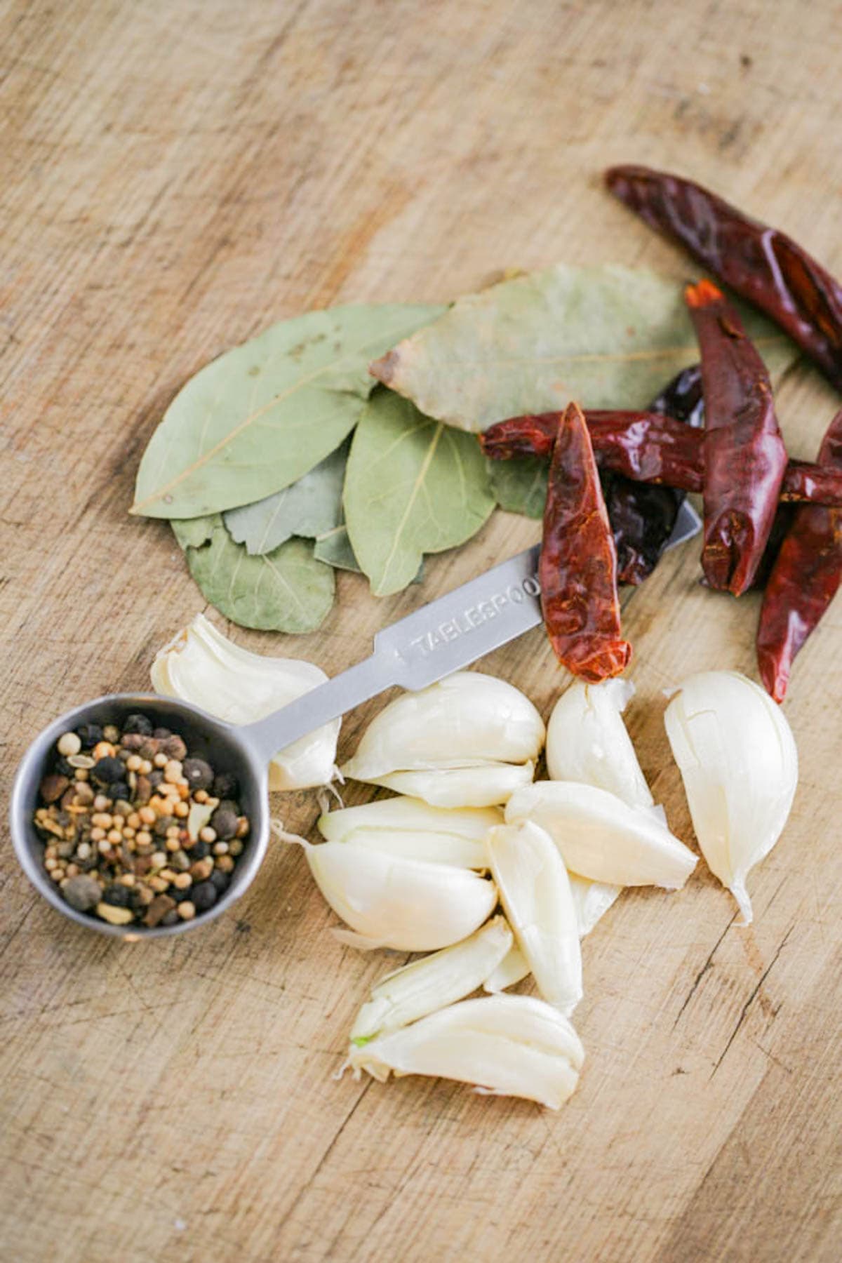 Spices to add to fermented cucumbers.