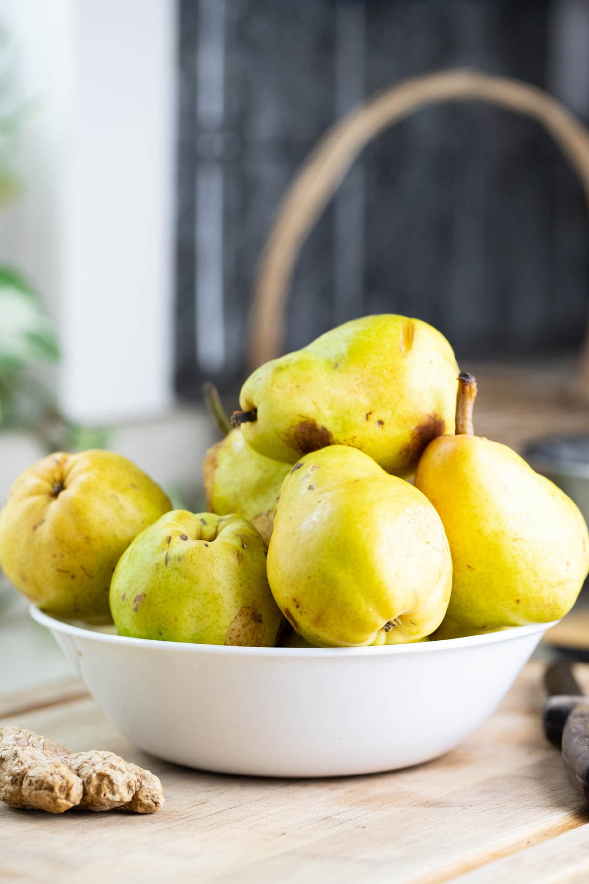 Ripe pears in a bowl. 