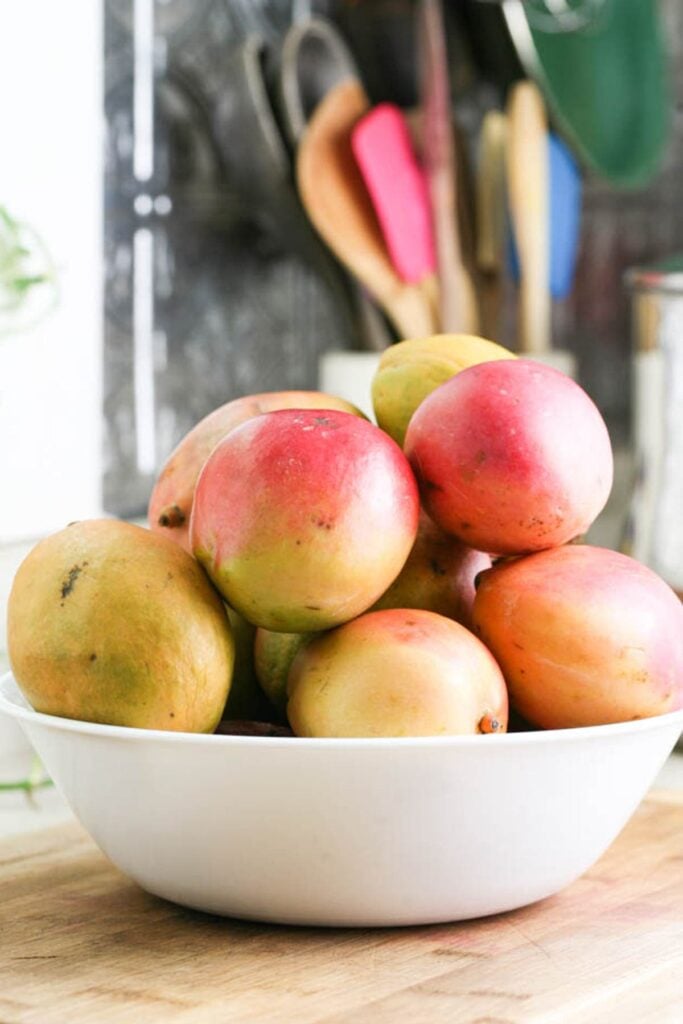fresh mangos in a bowl