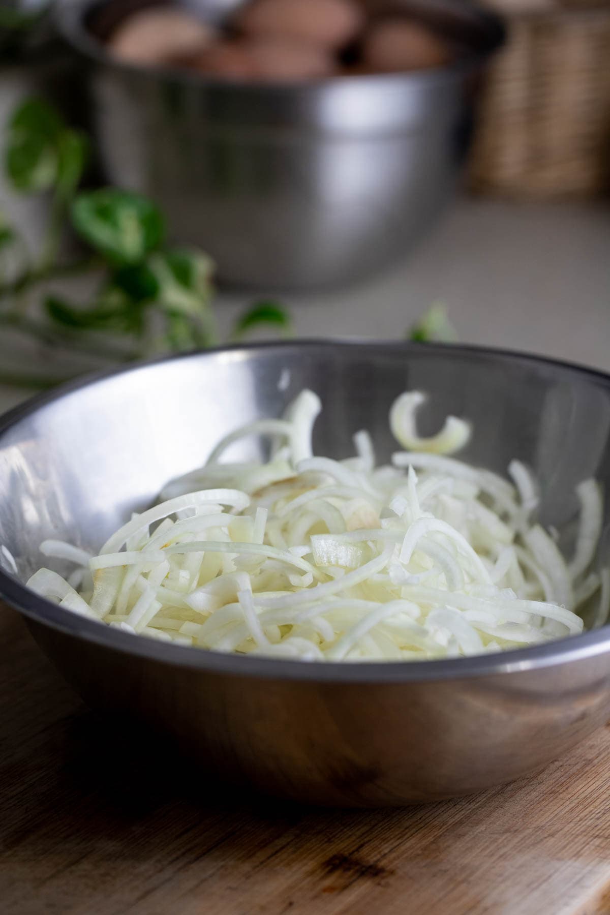 place all the onion pieces in a bowl