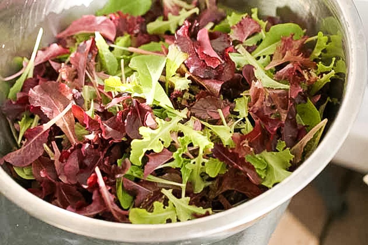 loose lettuce in a bowl