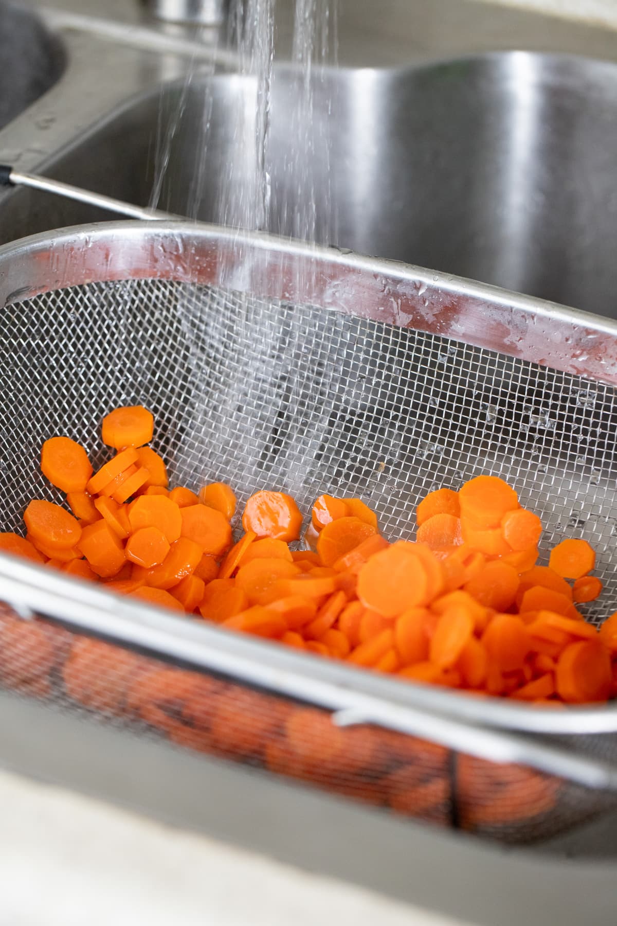 cooling the carrots after blanching