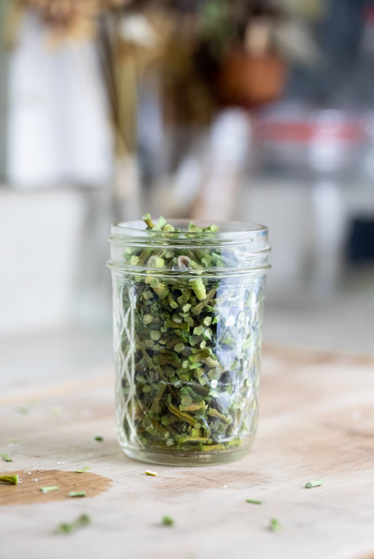 storing dry garlic scapes