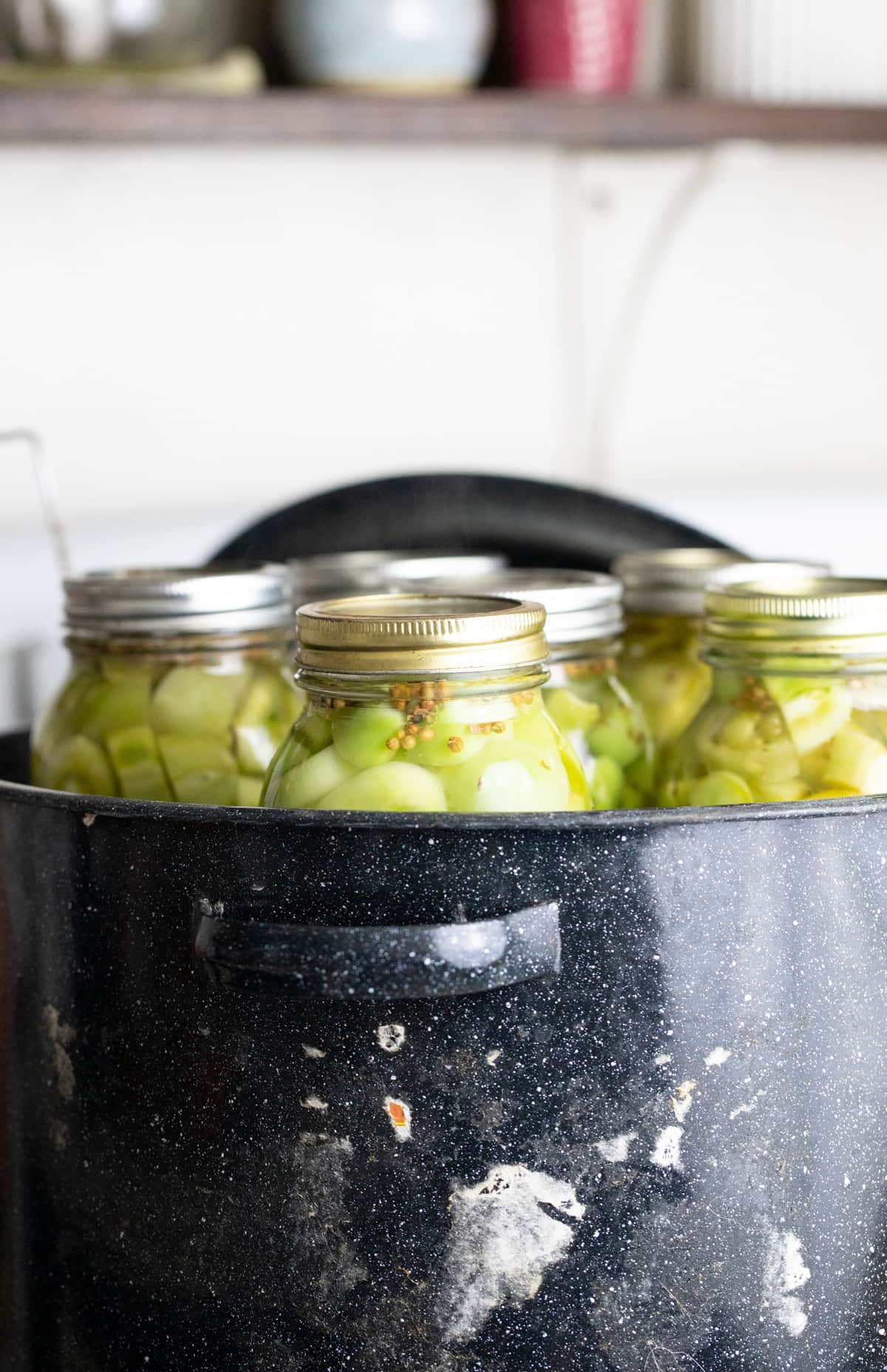 processing pickled green tomatoes in the water bath canner