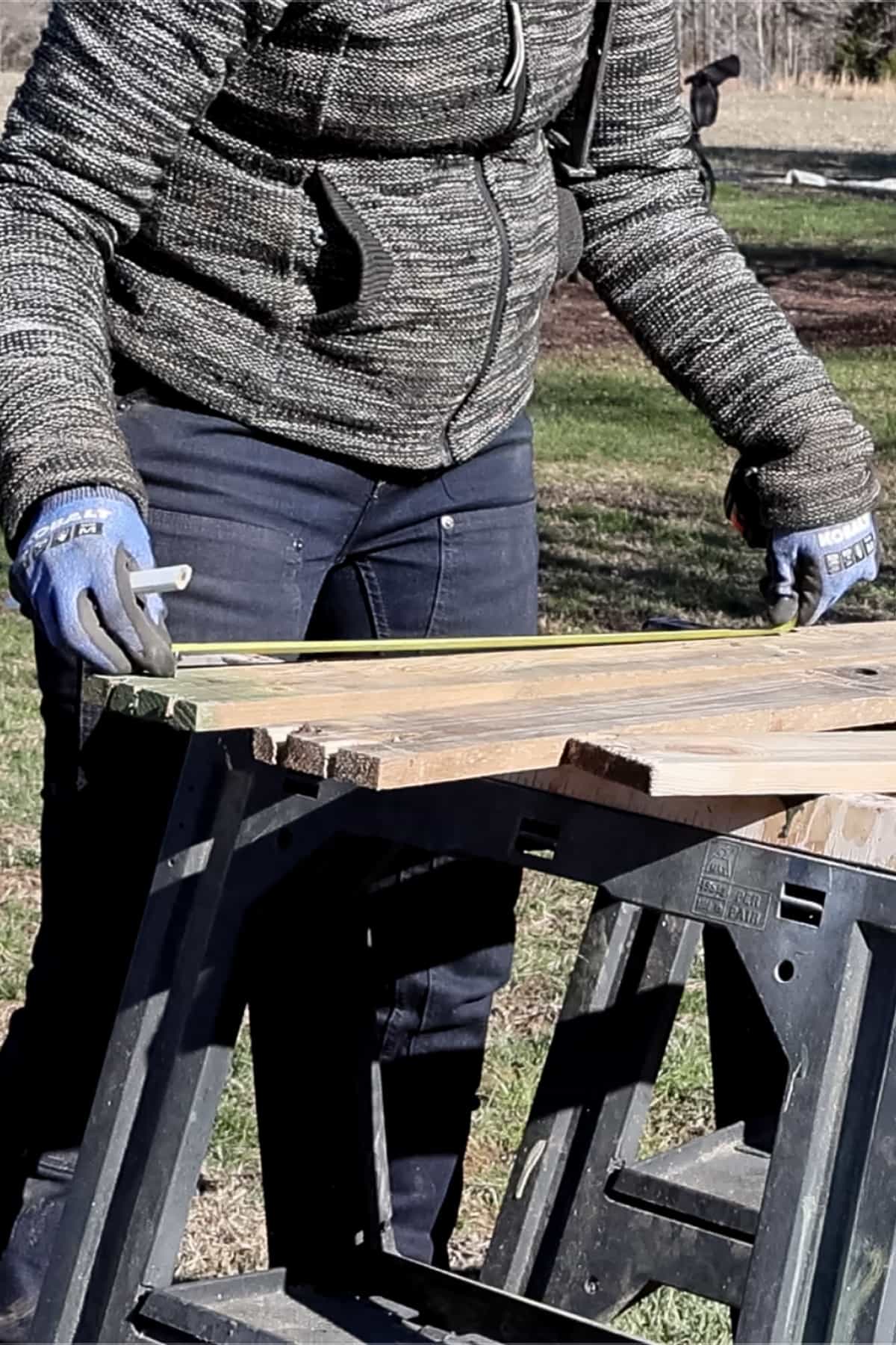 measuring pallet wood