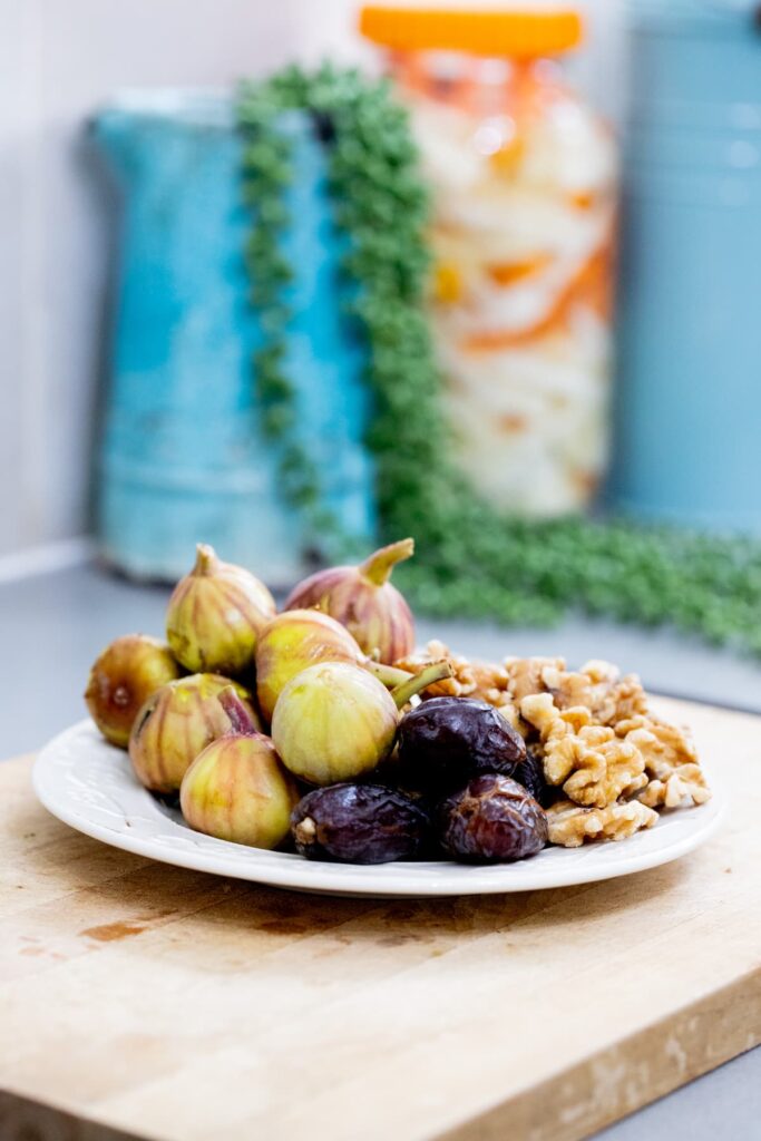 figs dates and walnuts