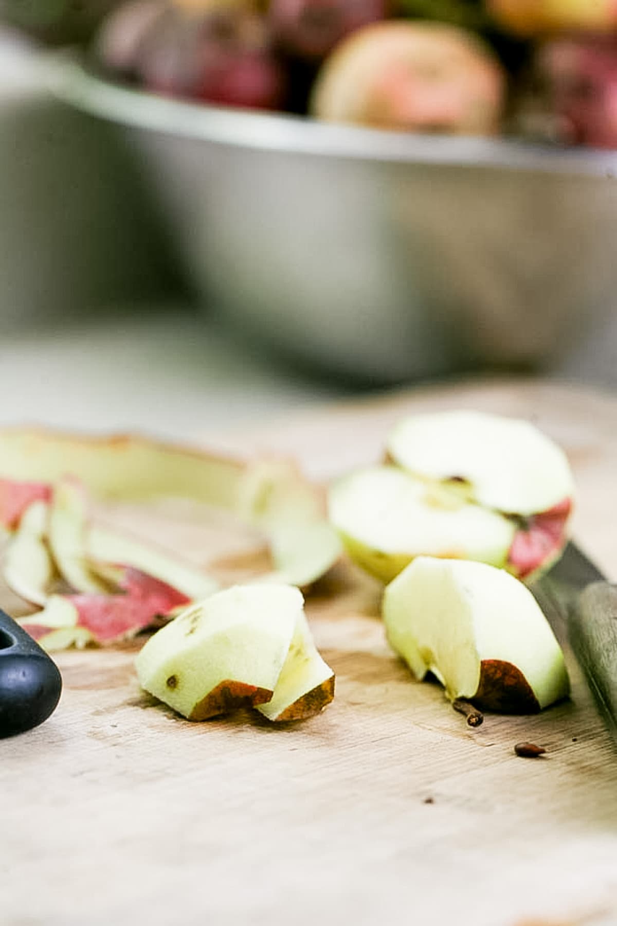 quartering apples