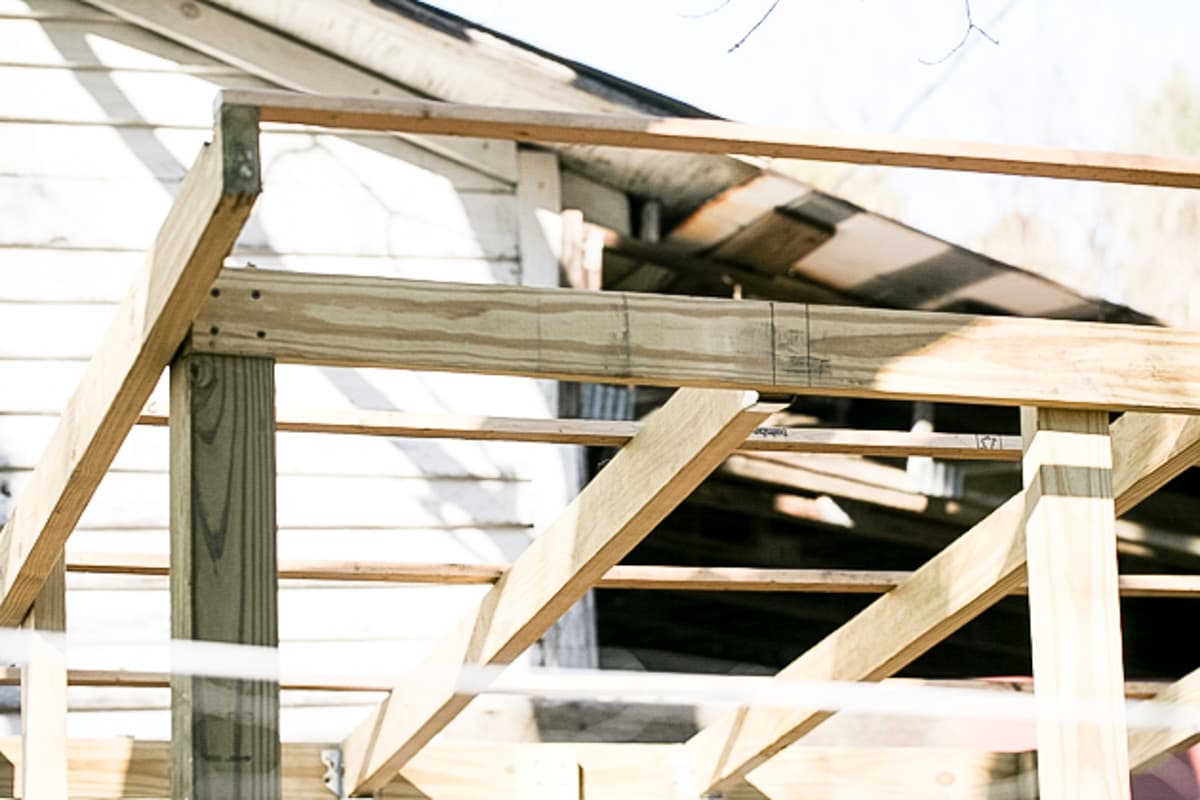 adding horizontal planks on the roof joints