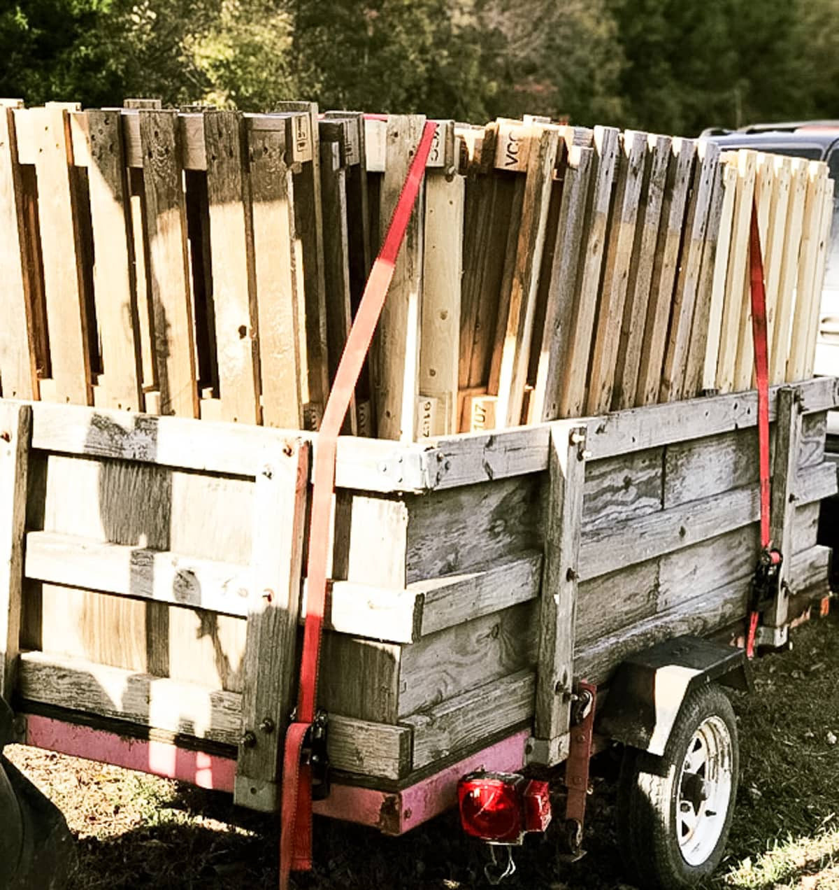 trailer loaded with pallets