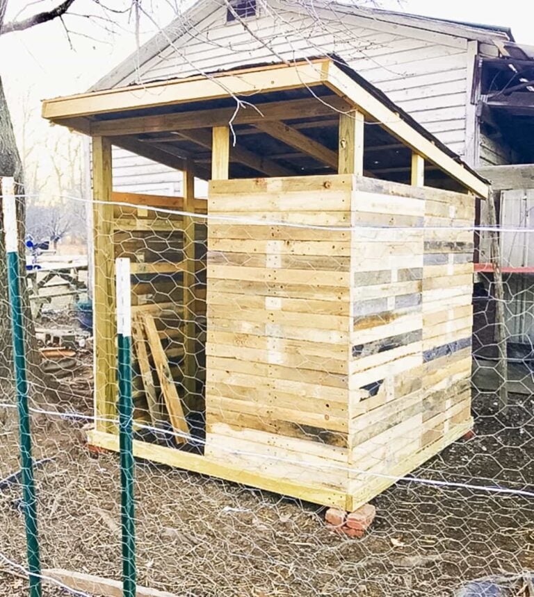 pallet wood chicken coop from the outside