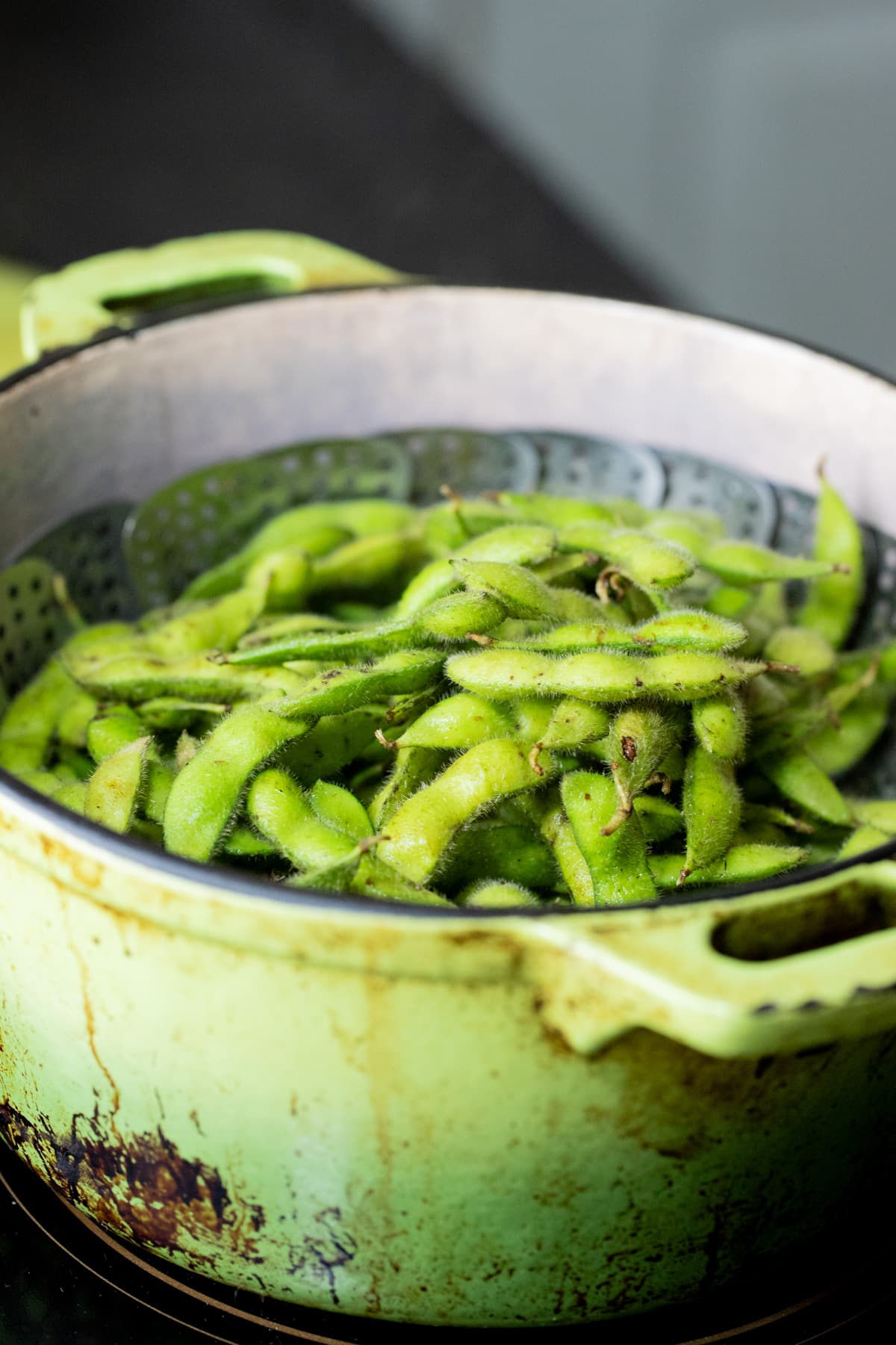 steaming fresh soy beans